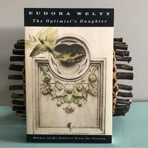 👛 (ANY 4/$20) THE OPTIMIST’S DAUGHTER by author Eudora Welty  NWOT